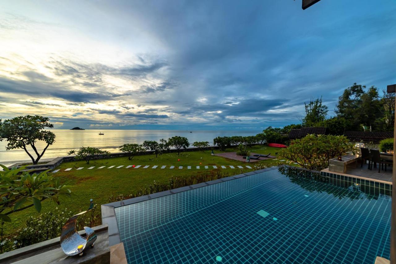 Beachfront Modern 4 Bedroom Pool Villa - Rv Хуа Хин Экстерьер фото