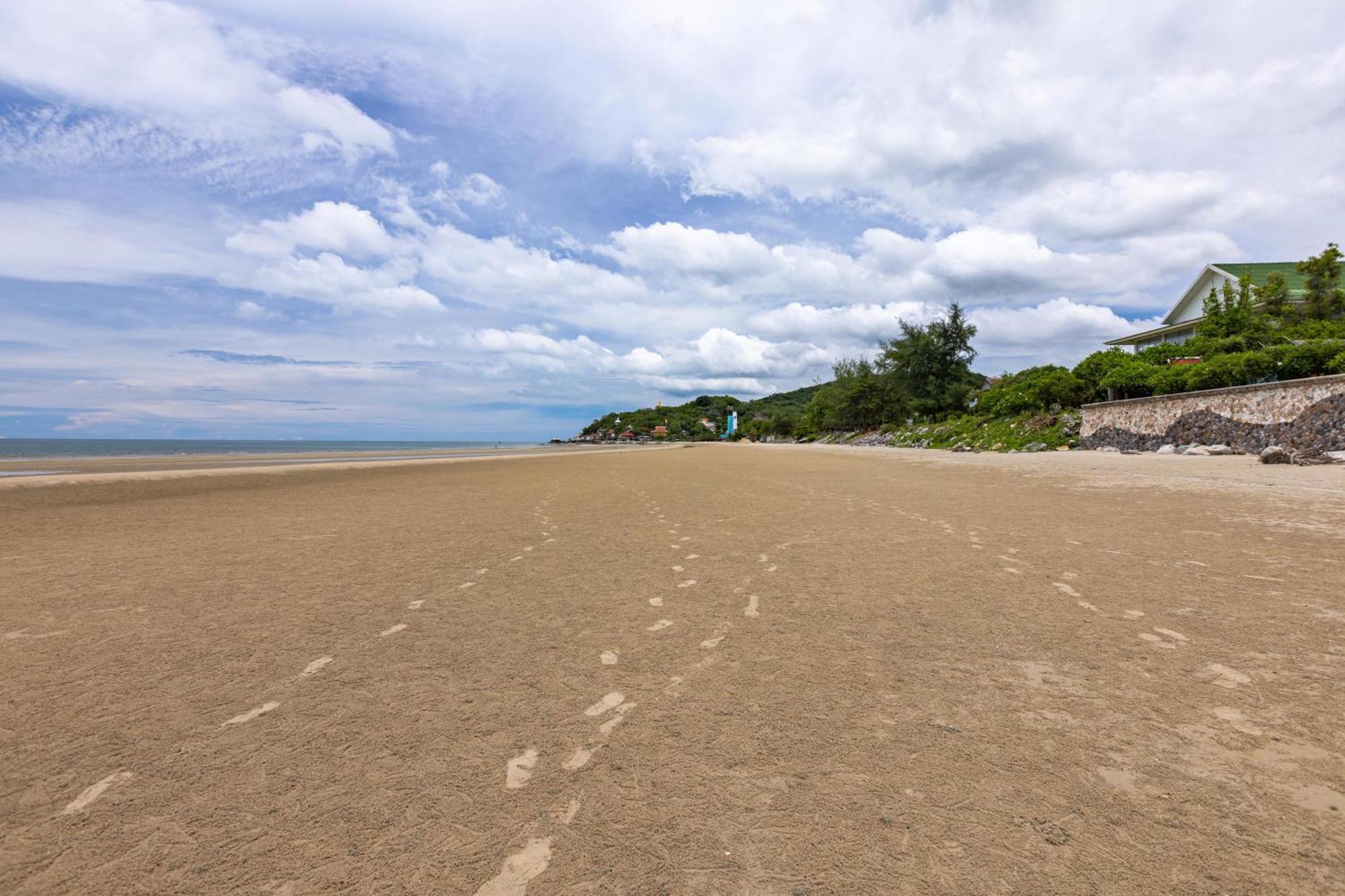 Beachfront Modern 4 Bedroom Pool Villa - Rv Хуа Хин Экстерьер фото