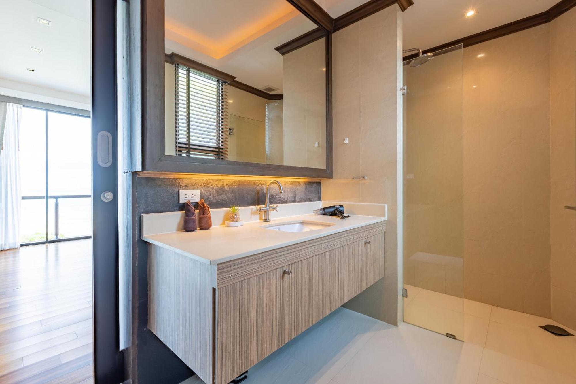 Beachfront Modern 4 Bedroom Pool Villa - Rv Хуа Хин Экстерьер фото