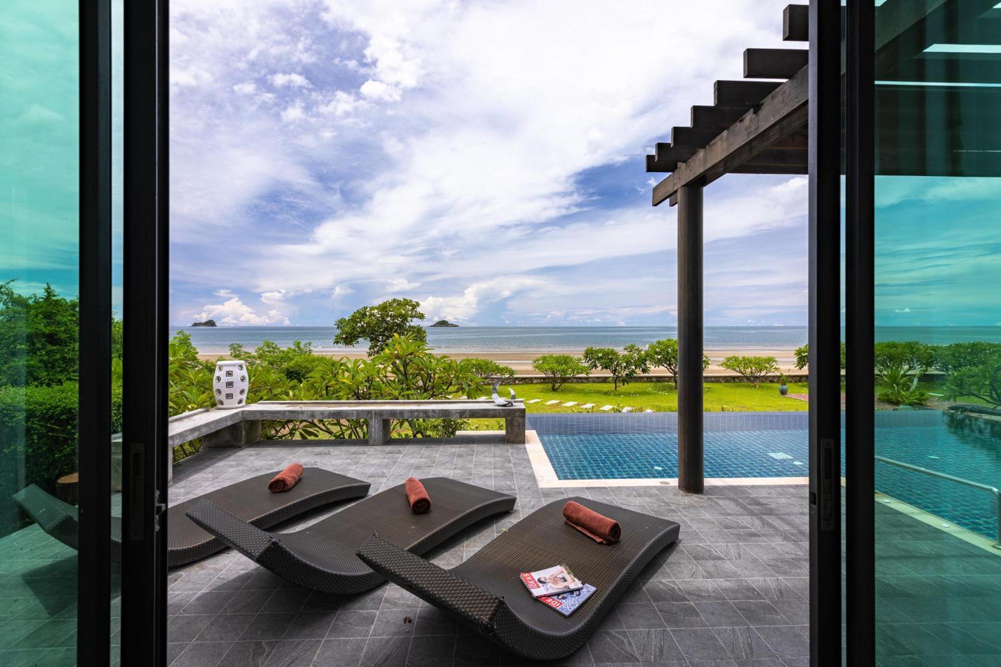 Beachfront Modern 4 Bedroom Pool Villa - Rv Хуа Хин Экстерьер фото